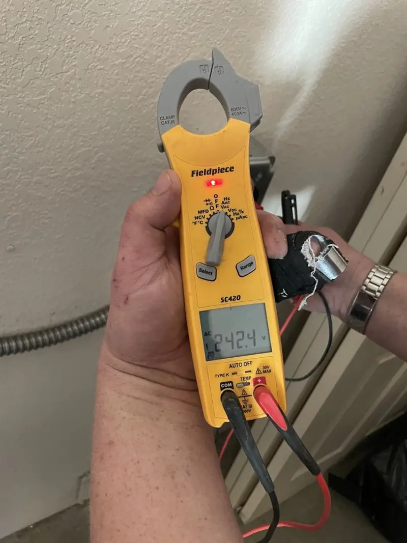 Voltage testing with clamp meter during Generator Installation in Holland